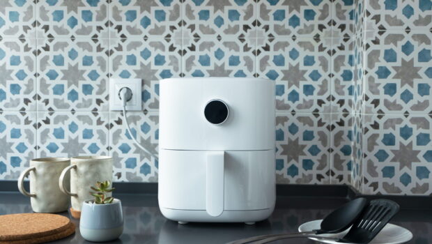 air-fryer-machine-in-modern-domestic-kitchen-tech-2026-01-07-01-03-39-utc