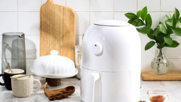 white-mini-air-fryer-for-healthy-cooking-in-the-ki-2026-01-09-08-29-21-utc