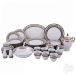 Service de table 47 pièces en porcelaine fine avec liseré doré Tunisie.
